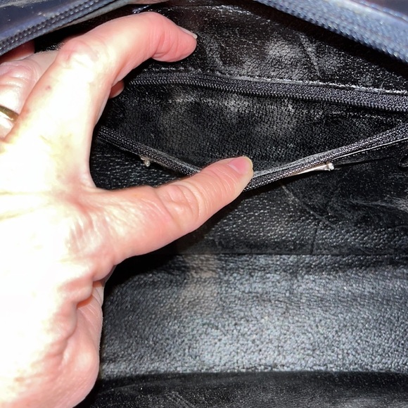 Perry Ellis vintage Navy Blue & gold tone cross body bag - Picture 9 of 12